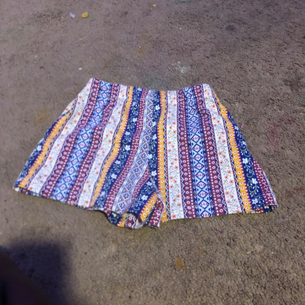 Flower shorts - Picture 2 of 3